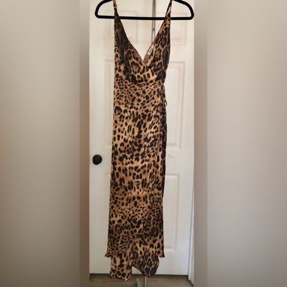 Essue Dress Wrap High-Low Stripes Size M Leopard Print New - Picture 3 of 3